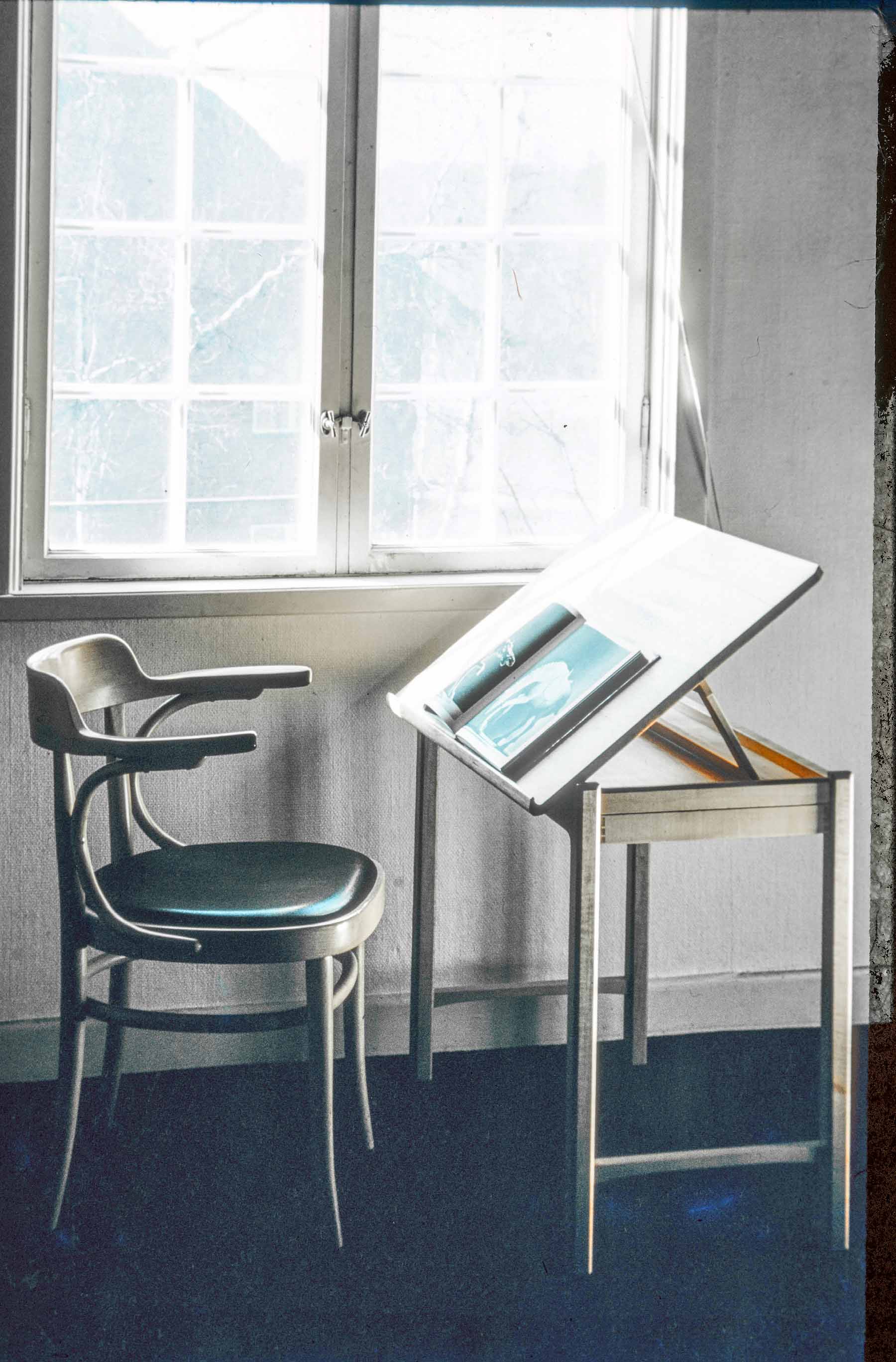 Reading-writing Table